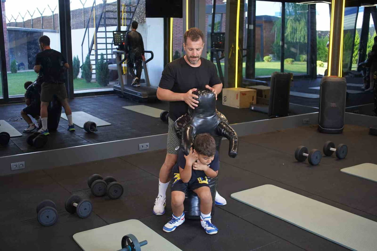 MİLLİ SPORCU KÜRŞAT KİRAZ VE ÖĞRENCİSİ