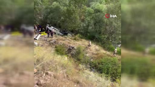Minibüs şarampole uçtu, 4’ü ağır 10 kişiyi yaralandı