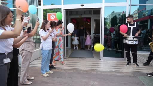 Minik Berra doğum gününde lösemiyi yendi, hastaneden bando ile uğurlandı