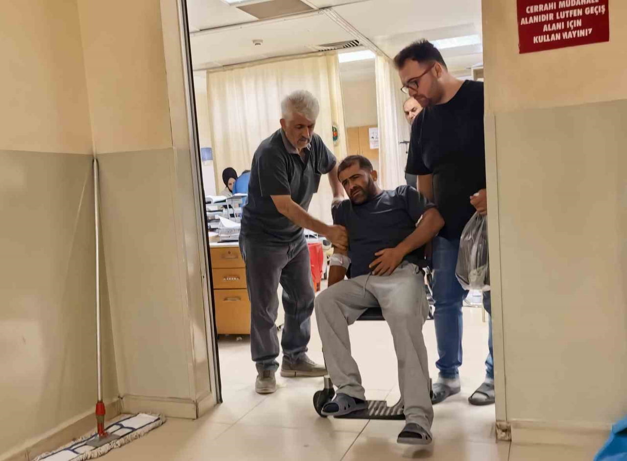 MOBİLYA FABRİKASINDA FECİ İŞ KAZASI: ÇİVİ KARNINA SAPLANDI