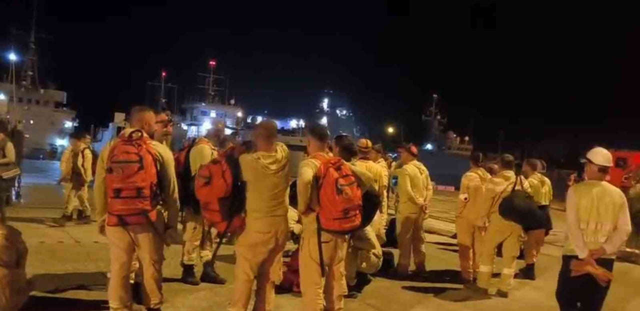 MUĞLA'NIN MARMARİS İLÇESİNDE ÇIKAN ORMAN YANGININDA SÖNDÜRME ÇALIŞMALARI DEVAM EDERKEN, KARA...
