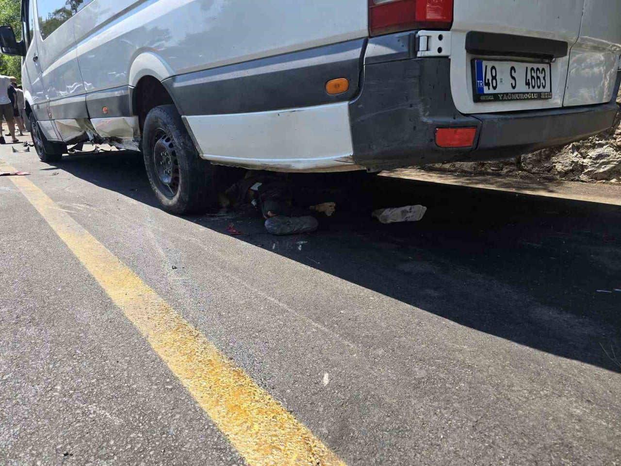 MUĞLA'NIN MARMARİS İLÇESİNDE MEYDANA GELEN ÜÇ ARACIN KARIŞTIĞI TRAFİK KAZASINDA MOTOSİKLET...