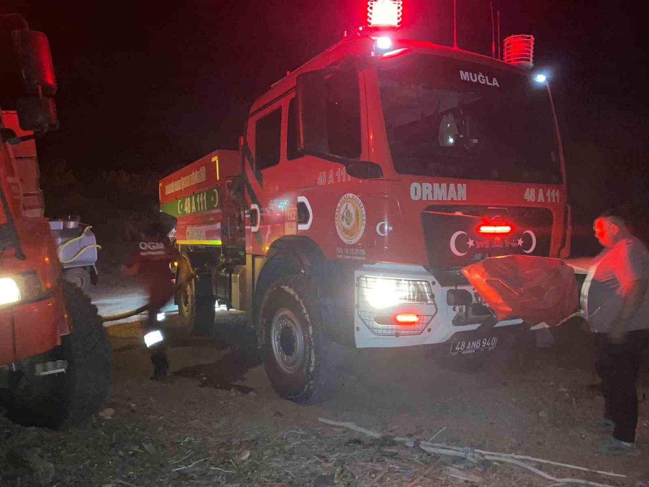 MUĞLA'NIN MARMARİS İLÇESİNDE ORMANLIK ALANDA YANGIN EKİPLERİN HIZLI MÜDAHALESİ İLE KISA SÜREDE...