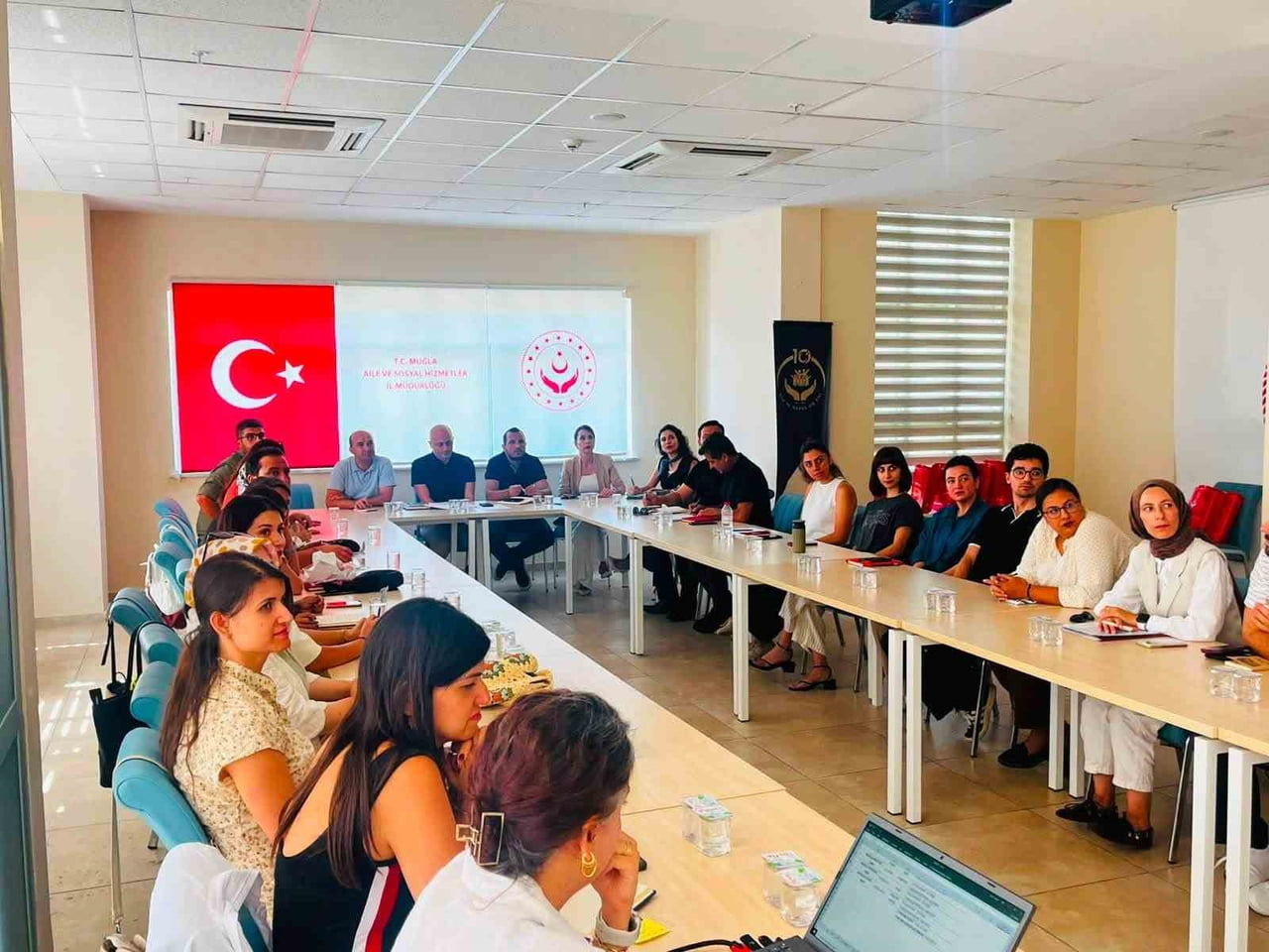 MUĞLA’DA AİLE EĞİTİMİ MASAYA YATIRILDI