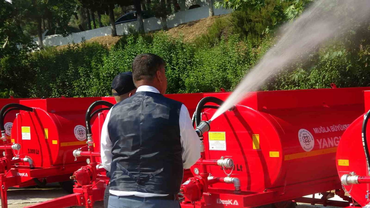 MUĞLA’DA KIRSAL MAHALLELERE YANGIN KALKANI: BÜYÜKŞEHİR TANKER SAYISINI 205’E ÇIKARDI