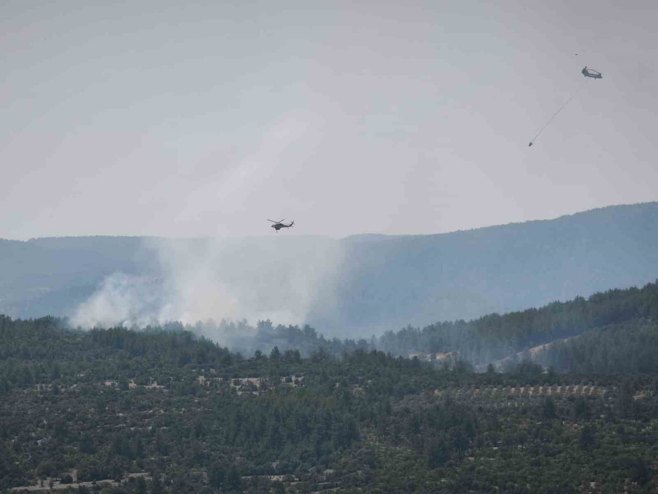 MUĞLA’DA ORMAN YANGININA MÜDAHALE SÜRÜYOR