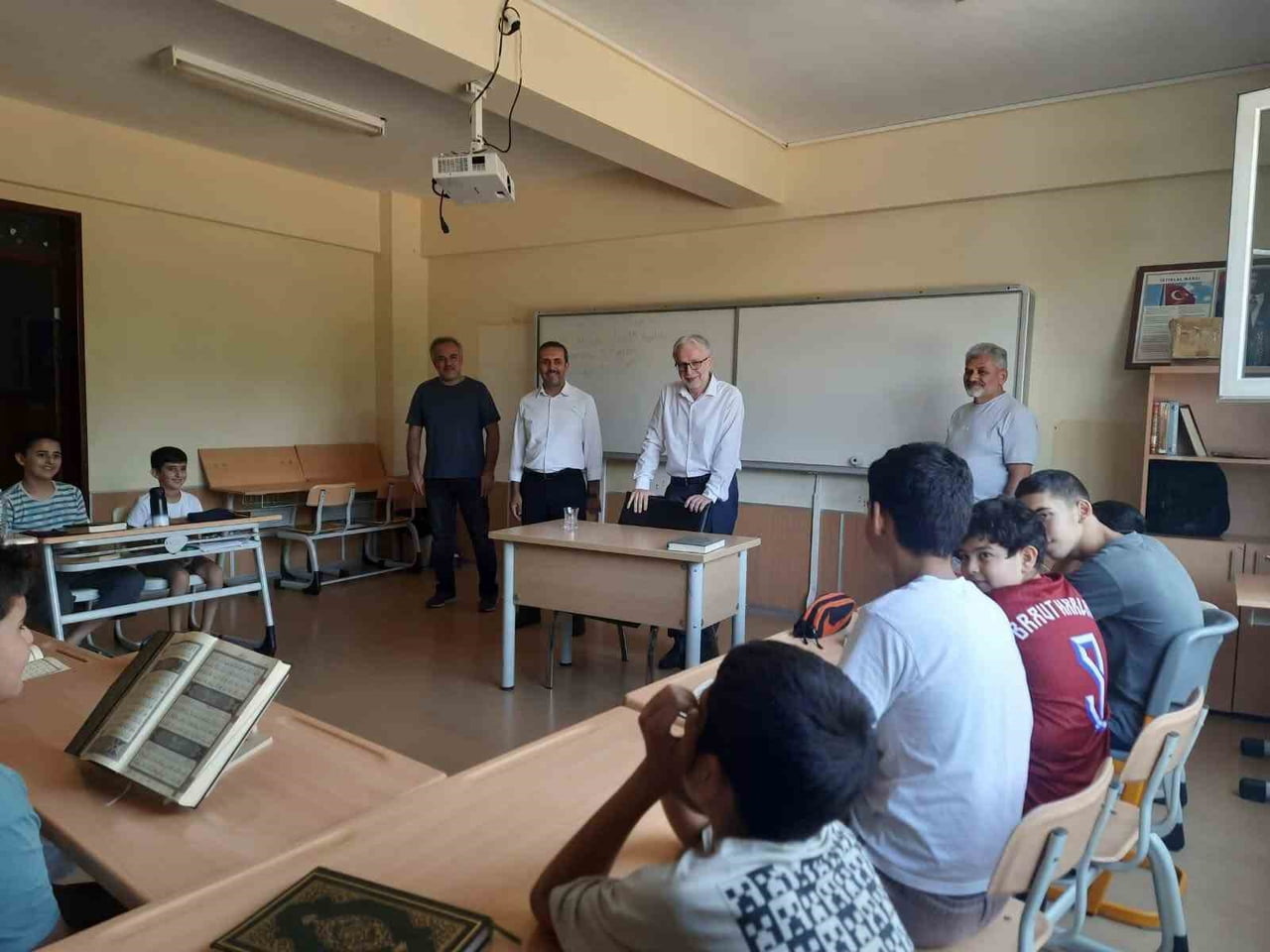 MUĞLA İL MÜFTÜSÜ DR. RÜSTEM CAN, MENTEŞE İLÇESİNDE EĞİTİM FAALİYETLERİNE DEVAM EDEN YATILI YAZ...