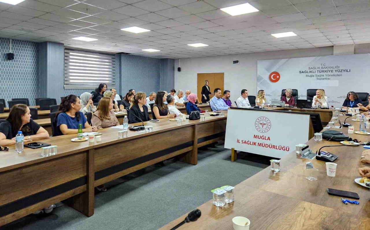 MUĞLA İL SAĞLIK MÜDÜRÜ DR. ERİŞ BAŞARAN AKÇA'NIN BAŞKANLIĞINDA, İL SAĞLIK MÜDÜRLÜĞÜ YÖNETİCİLERİ...