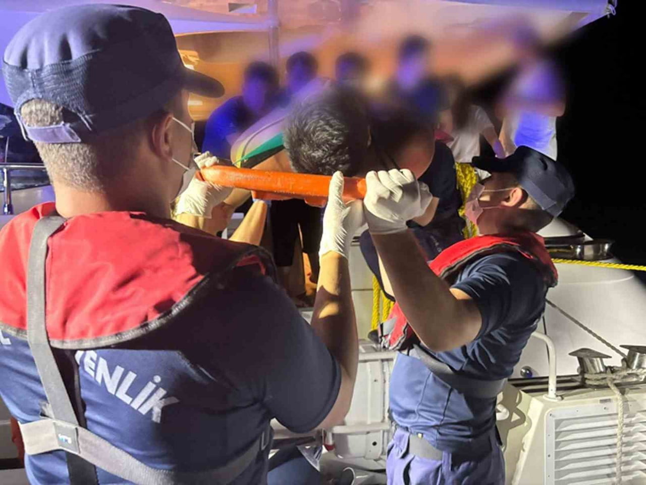 MUĞLA’NIN DALAMAN İLÇESİ AÇIKLARINDA SEYREDEN ÖZEL TEKNEDE RAHATSIZLANAN VATANDAŞ SAHİL GÜVENLİK...
