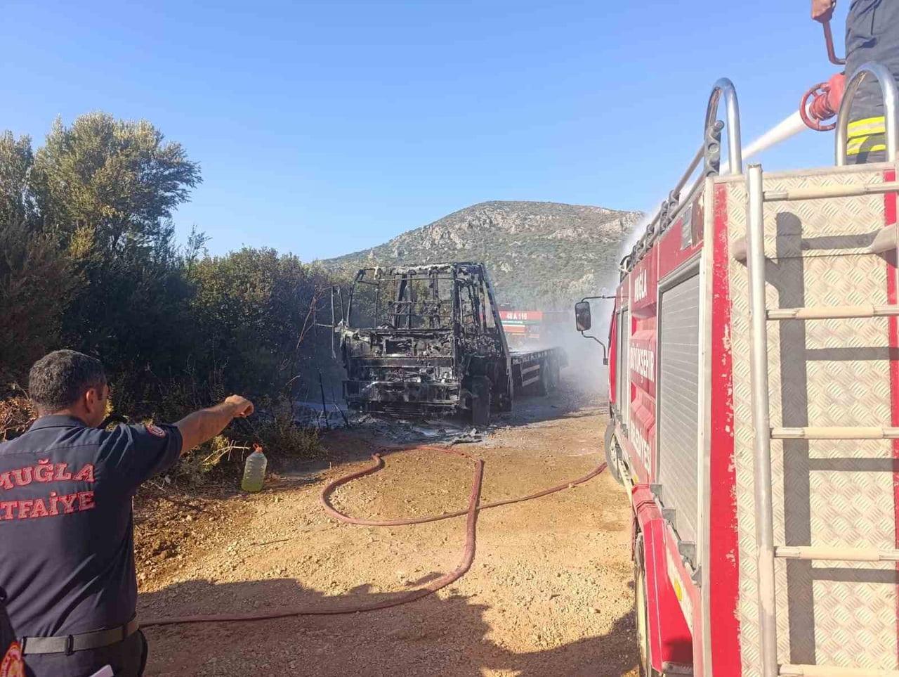 MUĞLA’NIN DATÇA İLÇESİNDE BİR KAMYONETİN YANMASIYLA İLGİLİ YÜRÜTÜLEN SORUŞTURMA KAPSAMINDA...