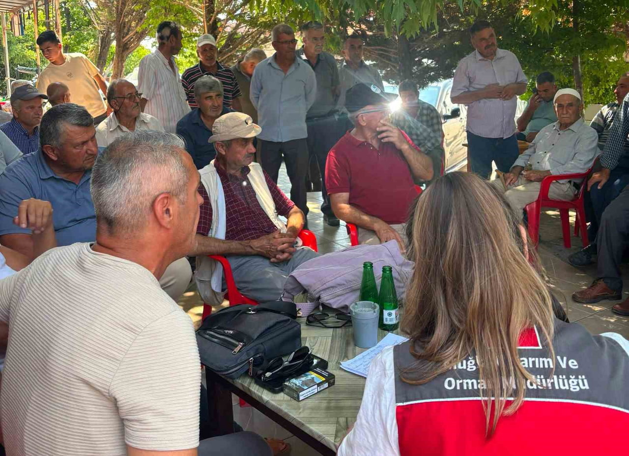 MUĞLA’NIN SEYDİKEMER İLÇESİNE BAĞLI ARSA MAHALLESİ’NDE ELMA, BAĞ VE ZEYTİN ÜRETİCİLERİNE YÖNELİK...