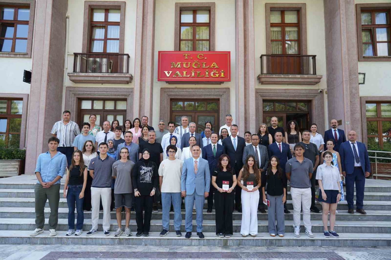MUĞLA VALİSİ DR. İDRİS AKBIYIK, YÜKSEKÖĞRETİM KURUMLARI SINAVI’NDA (YKS) DERECEYE GİREN...