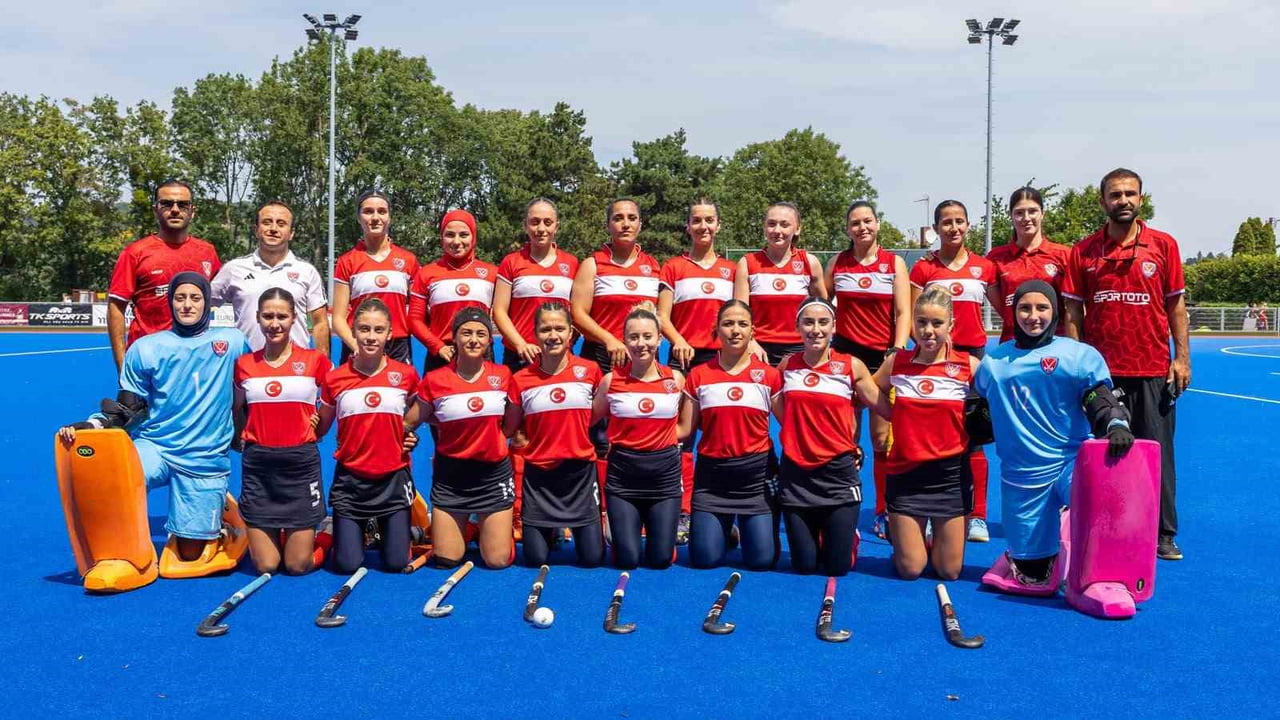 MUĞLALI SPORCULARIN GURUR YILI: ÜMİT MİLLİ KADIN HOKEY TAKIMI AVRUPA 4’ÜNCÜSÜ OLDU