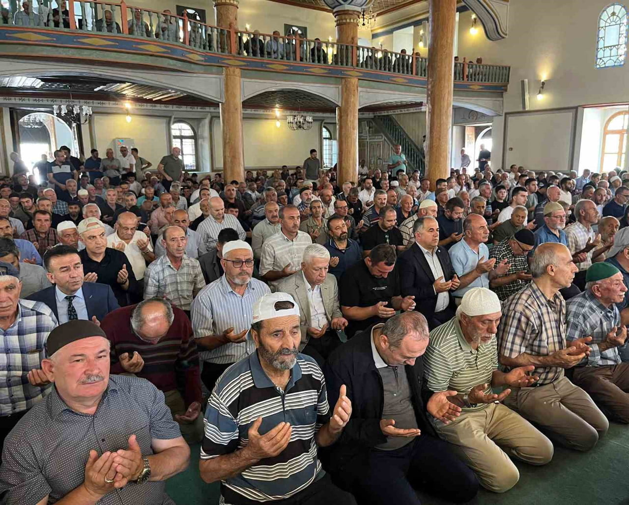 MURAD-İ RABİ ULU CAMİİ'NDE ŞEHİTLER İÇİN İNDİRİLEN HATİMLERİN DUASI YAPILDI.