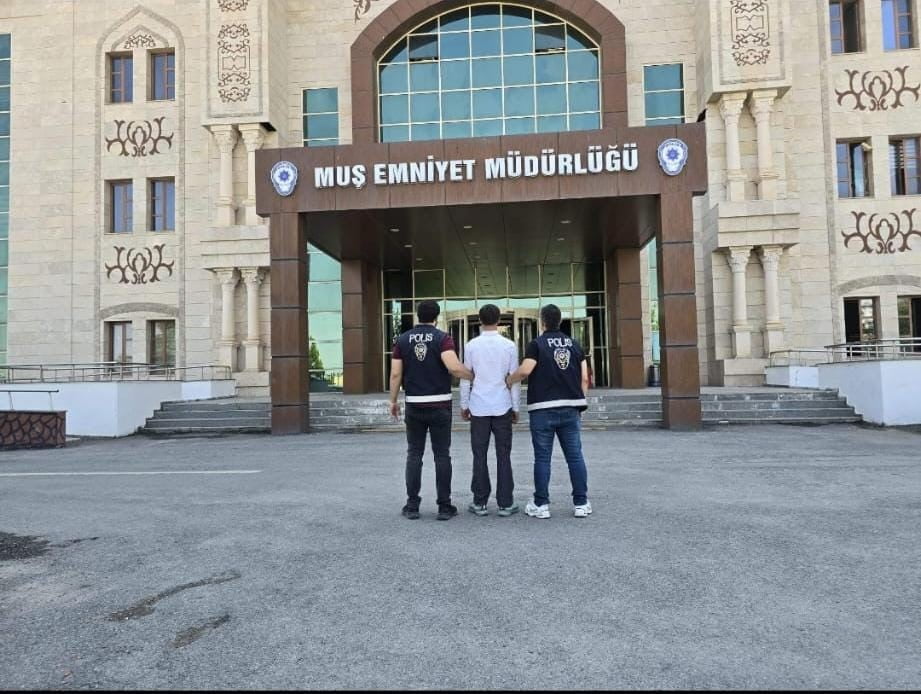 MUŞ'TA ARANAN HÜKÜMLÜ YAKALANDI, CEZAEVİNE GÖNDERİLDİ