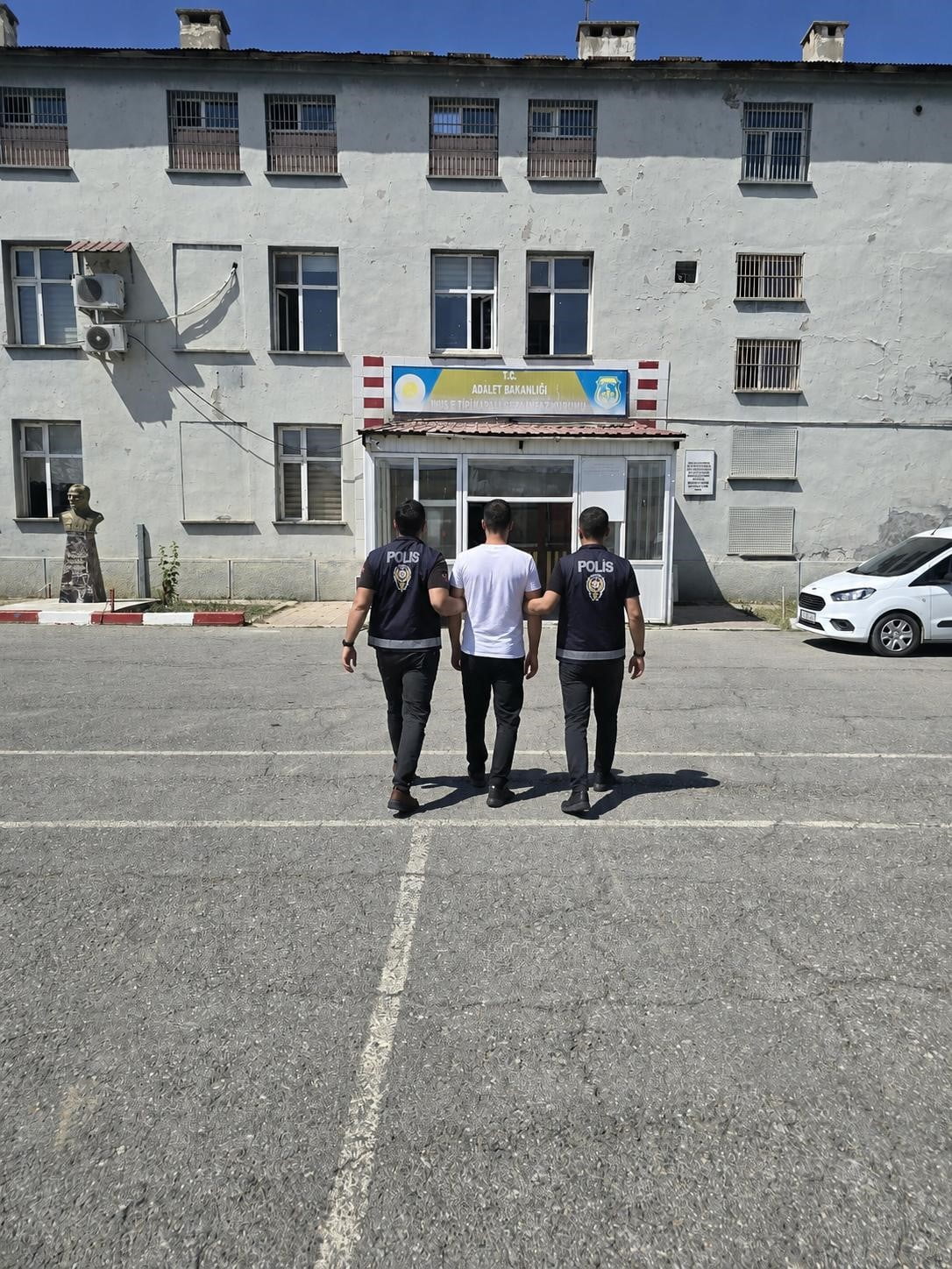 MUŞ’TA 2 YIL KESİNLEŞMİŞ HAPİS CEZASI BULUNAN ŞAHIS YAKALANDI