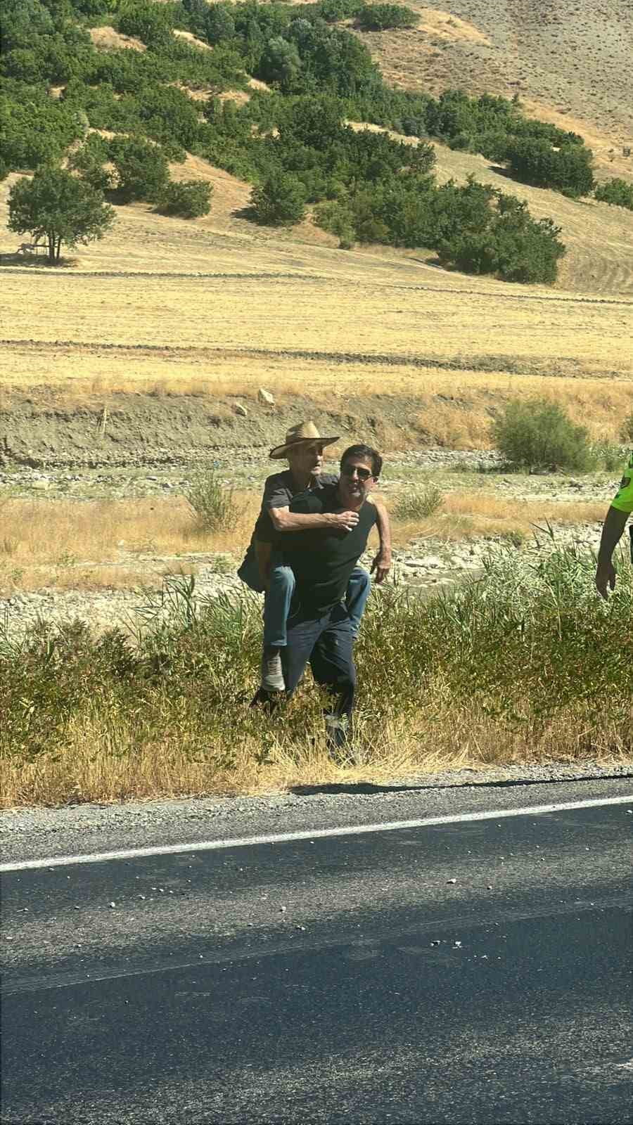 MUŞ’TA ARAÇ YOLDAN ÇIKTI: 1 KİŞİ HAFİF YARALANDI