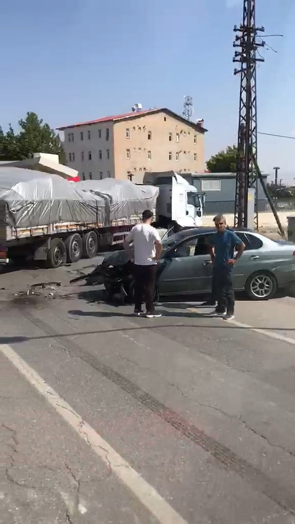 MUŞ’TA TIR İLE OTOMOBİLİN ÇARPIŞMASI SONUCU MEYDANA GELEN TRAFİK KAZASINDA 1 KİŞİ...
