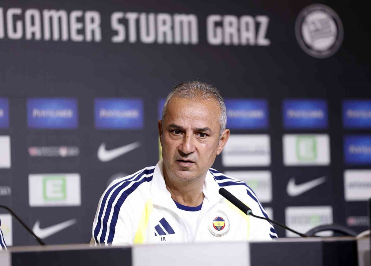 MÜSABAKA ÖNCESİ FENERBAHÇE TEKNİK DİREKTÖRÜ İSMAİL KARTAL, GRAZ LİEBENAU STADI'NDA DÜZENLENEN...