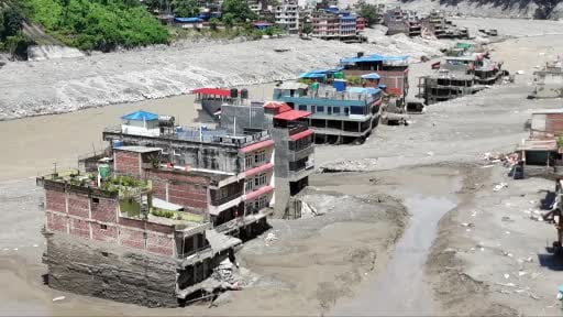 Nepal’in Çin sınırında meydana gelen taşkının yol açtığı sel felaketinde hayatını kaybedenlerin...