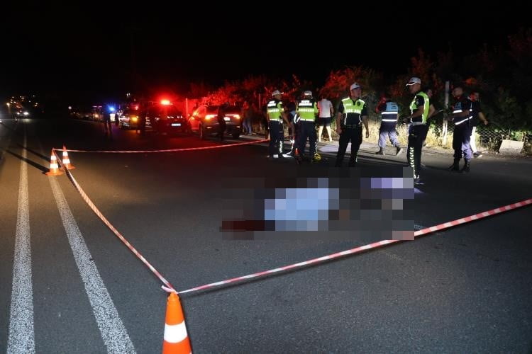 NEVŞEHİR'DE İŞ YERİNE GİTMEK İÇİN YOLUN KARŞISINA GEÇMEYE ÇALIŞAN YAYA, OTOMOBİLİN ÇARPMASI SONUCU...