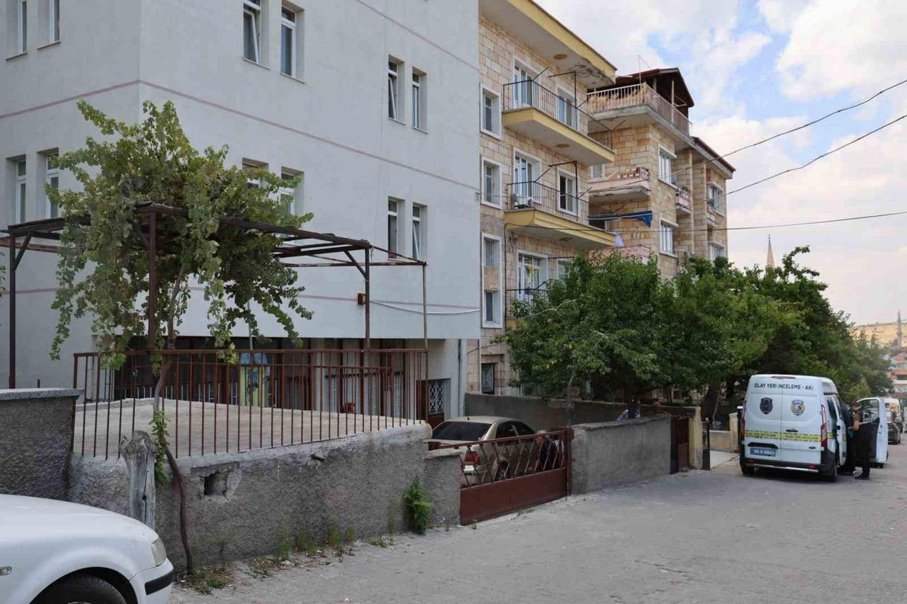 NEVŞEHİR’DE BİR SÜREDİR KENDİSİNDEN HABER ALINAMAYAN 47 YAŞINDAKİ ATAKAN KÖYLÜ, EVİNDE ÖLÜ...