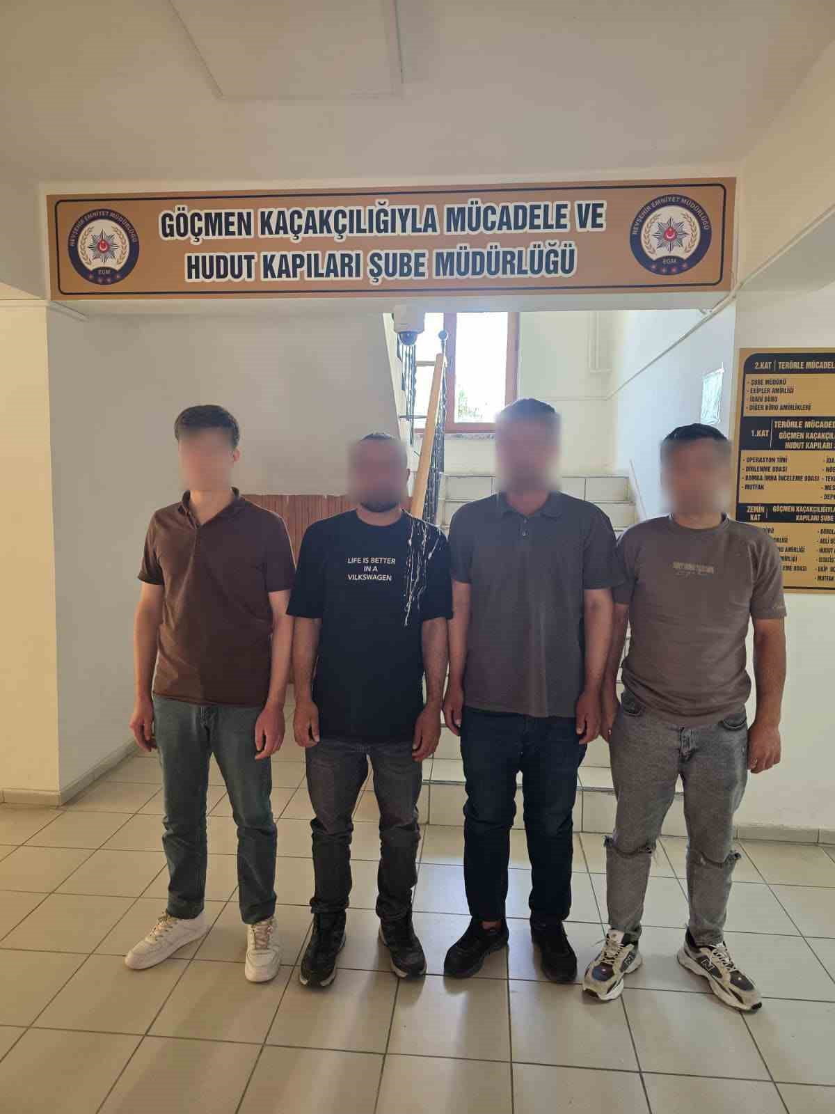 NEVŞEHİR’DE, YABANCI UYRUKLU 4 DÜZENSİZ GÖÇMENİ TAŞIDIĞI BELİRLENEN VE GÖÇMENLERİ KİŞİ BAŞI 50 BİN...