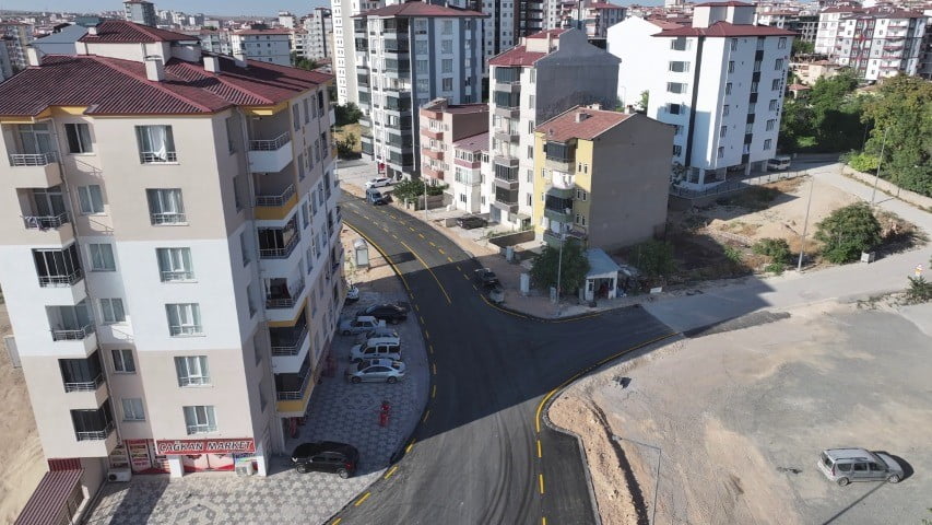 NİĞDE’DE ALTYAPISI TAMAMLANAN BÖLGELERDE ASFALT ÇALIŞMALARI SÜRÜYOR