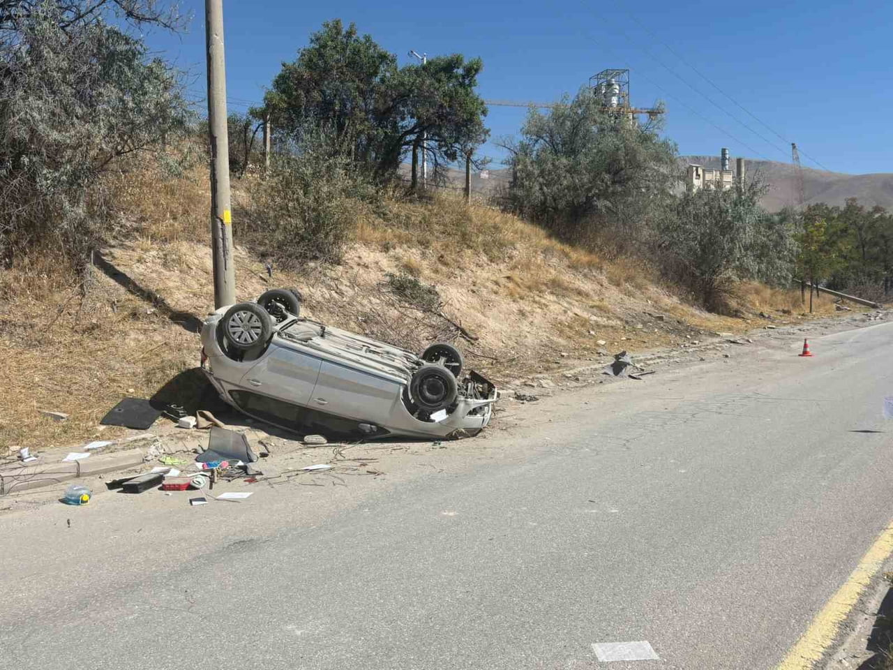 NİĞDE’DE OTOMOBİL TAKLA ATTI