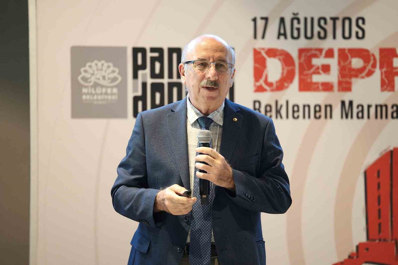 NİLÜFER BELEDİYESİ’NİN 17 AĞUSTOS DEPREMİNİN YILDÖNÜMÜNDE DÜZENLEDİĞİ SÖYLEŞİDE KONUŞAN JEOLOJİ...