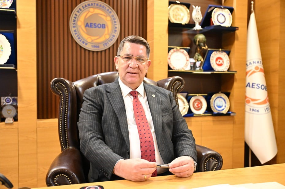 OKUL ALIŞVERİŞİ ÖNCESİ VELİLERE ÇAĞRIDA BULUNAN AESOB BAŞKANI ADLIHAN DERE, GÜVENLİ VE BİLİNÇLİ...