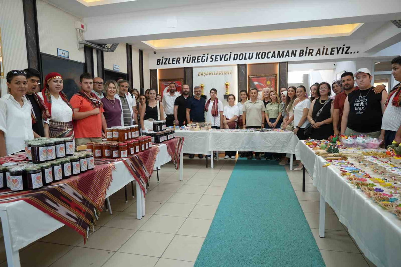 OKULUN YİYECEK VE İÇECEK HİZMETLERİ DERSİNDE UYGULAMALI OLARAK HAZIRLANAN REÇELLER İLE EL...