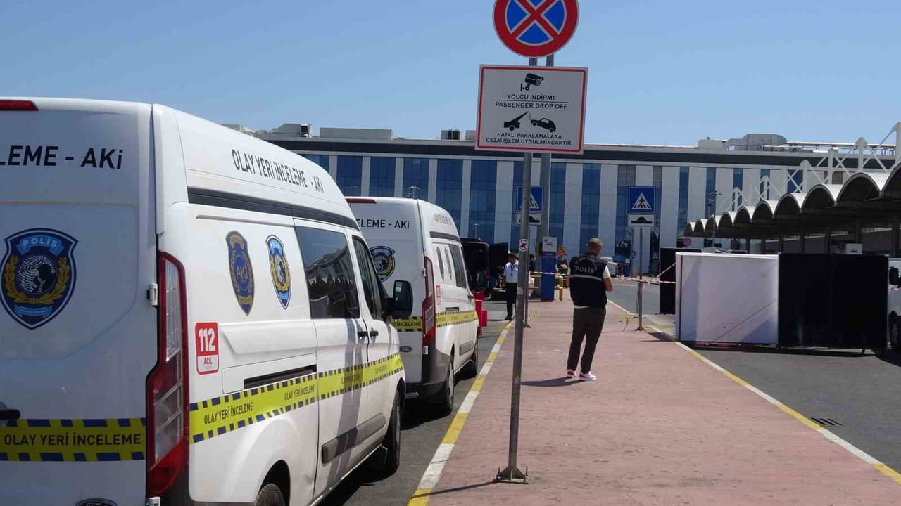 OLAY, SABAH SAATLERİNDE FRAPORT TAV ANTALYA HAVALİMANI 2'NCİ TERMİNAL OTOPARKINDA MEYDANA...
