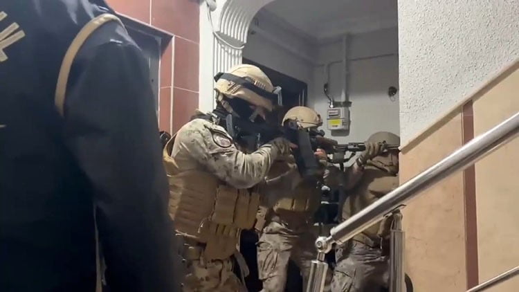 OLAYA DAHİL OLAN VE ŞÜPHELİLERİN SAKLANMASINA YARDIMCI OLDUĞU BELİRLENEN TOPLAM 6 ŞAHIS DAHA BUGÜN...