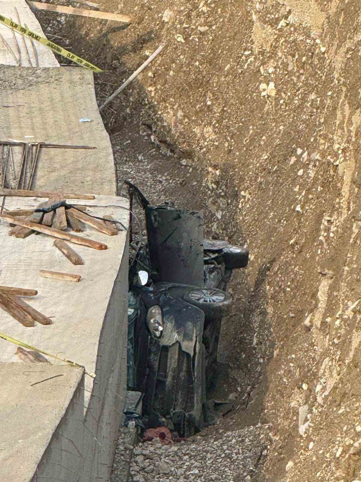 OLTU-ERZURUM KARA YOLU AKSU MAHALLESİ YAKINLARINDA YAYLA YOLU MEVKİİNDE MEYDANA GELEN TRAFİK...