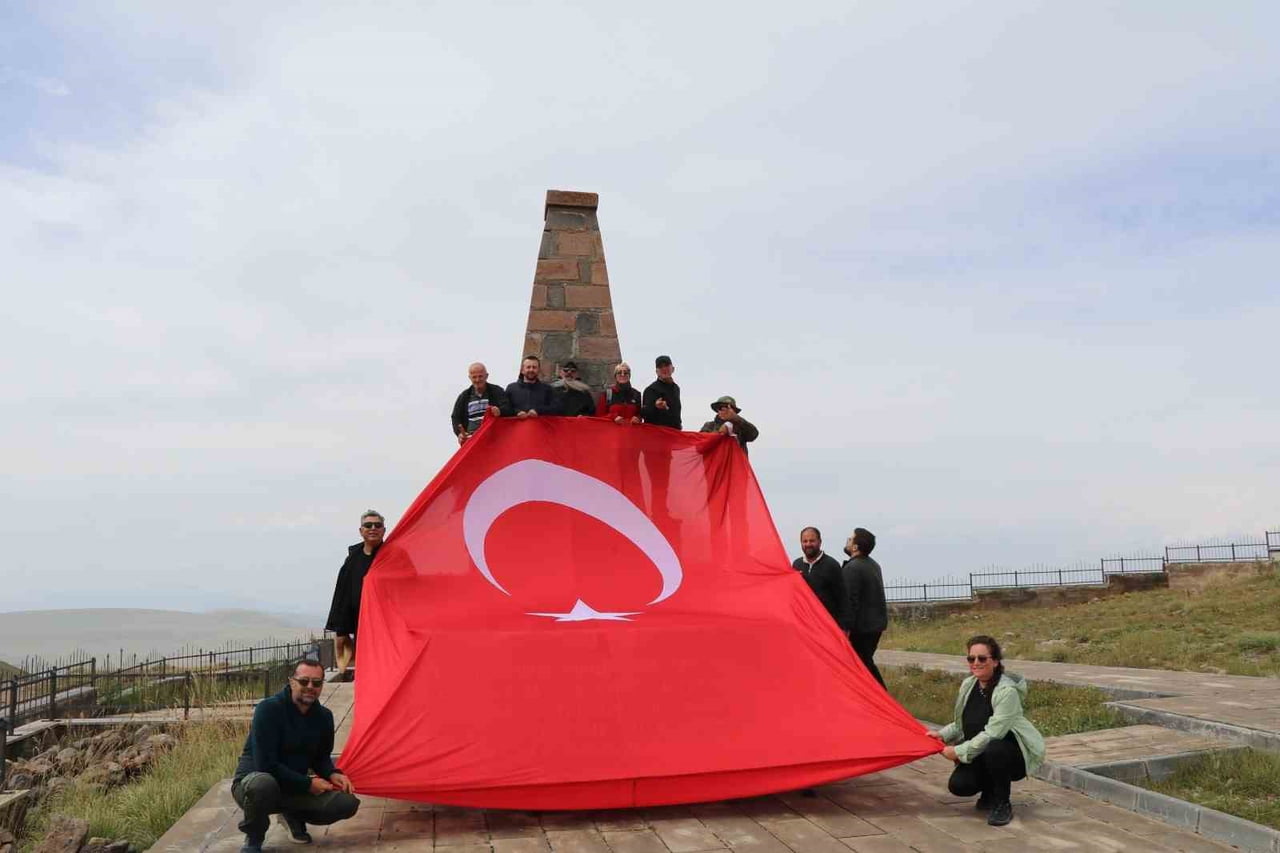 OLTU YÜRÜYÜŞ GRUBU ÜYELERİ, 30 AĞUSTOS ZAFER BAYRAMI KAPSAMINDA ALLAHUEKBER DAĞLARI’NDA BULUNAN...