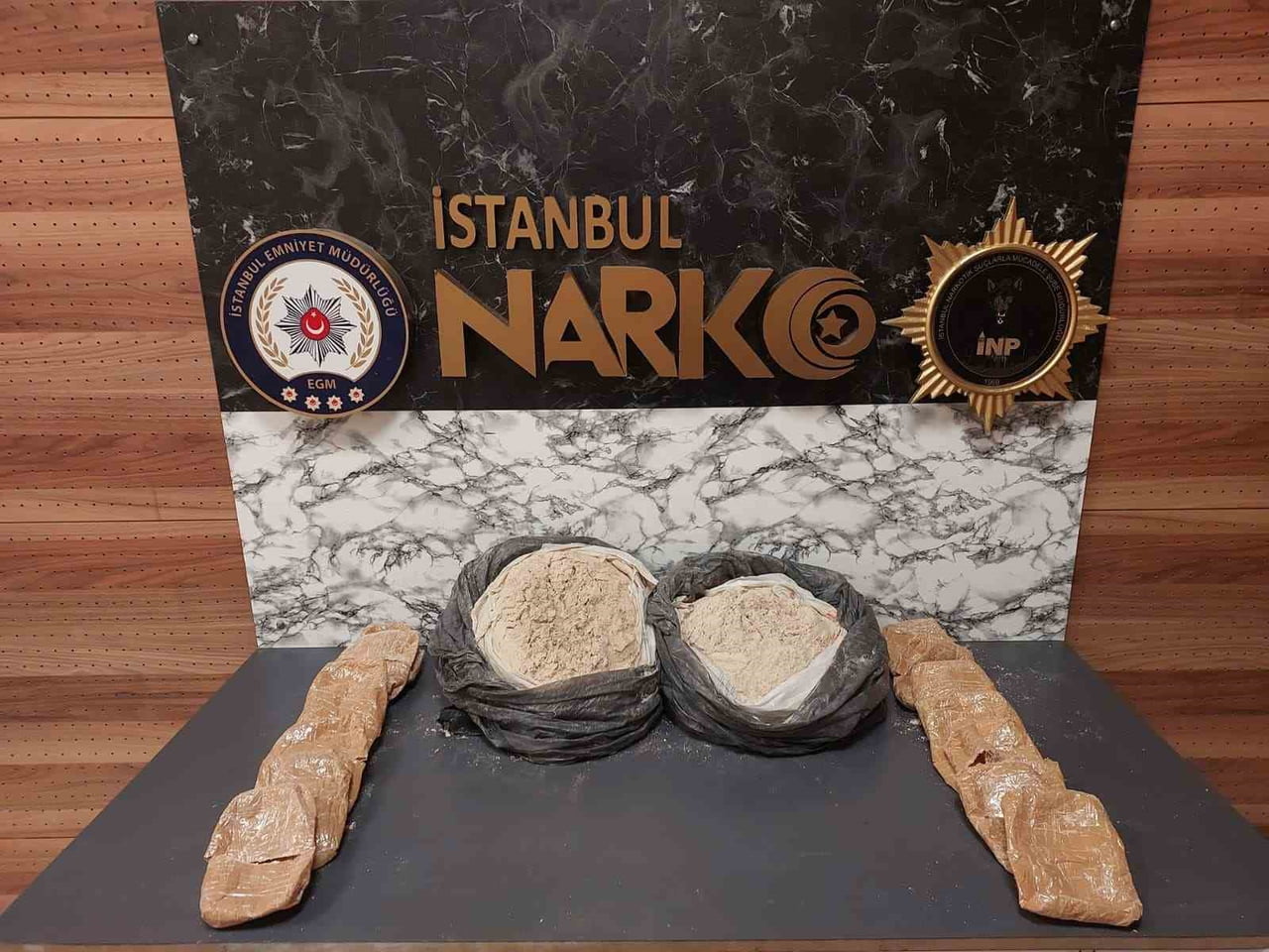 OPERASYON YAPILAN ADRESTEKİ ARAMALARDA 14 KİLO 346,56 GRAM EROİN ELE GEÇİRİLDİĞİ...