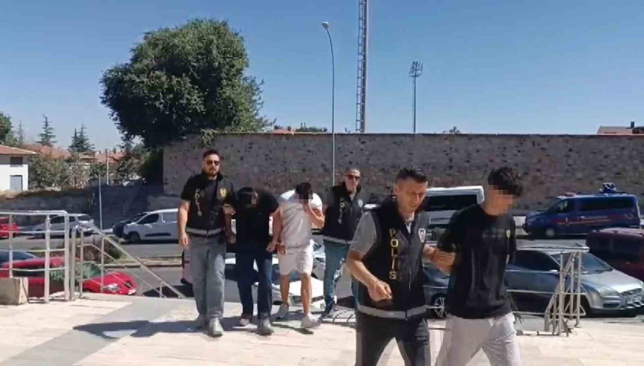 OPERASYONDA YAKALANAN 3 ŞÜPHELİDEN 2’Sİ TUTUKLANDI