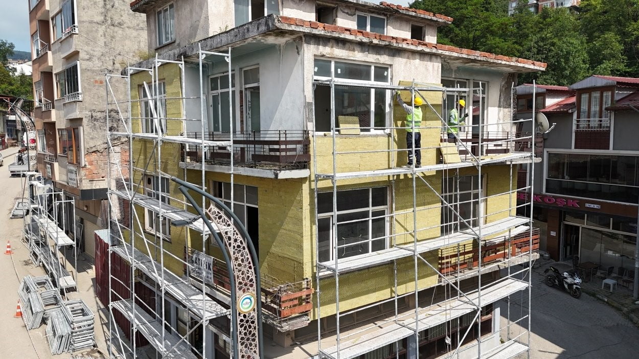ORDU BÜYÜKŞEHİR BELEDİYESİ'NİN KENT ESTETİĞİNE YÖNELİK PROJELERİYLE ORDU'NUN İLÇELERİ MODERN BİR...