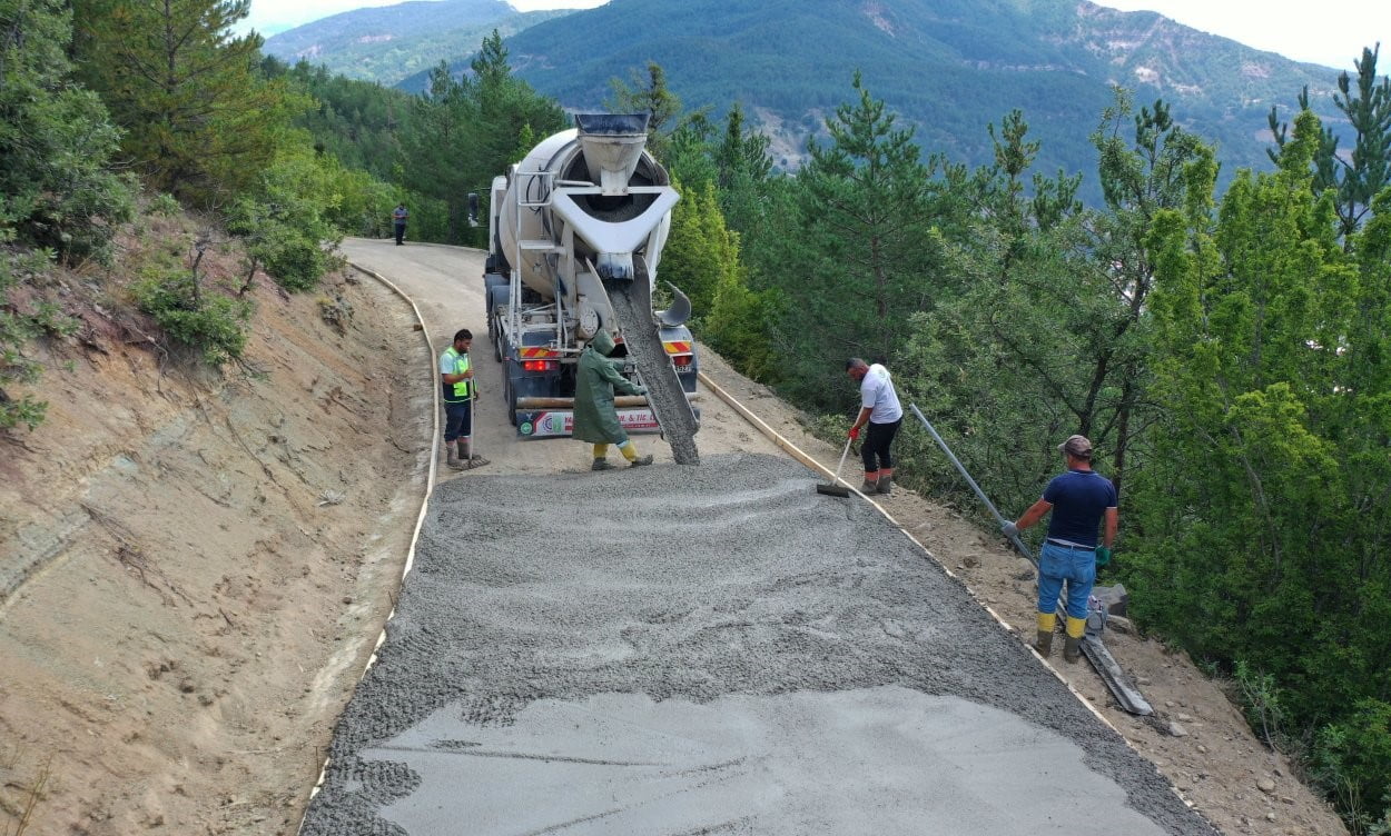 ORDU BÜYÜKŞEHİR BELEDİYESİ TARAFINDAN KIRSAL MAHALLELERİN İHTİYAÇ DUYULAN NOKTALARINDA BETON YOL...