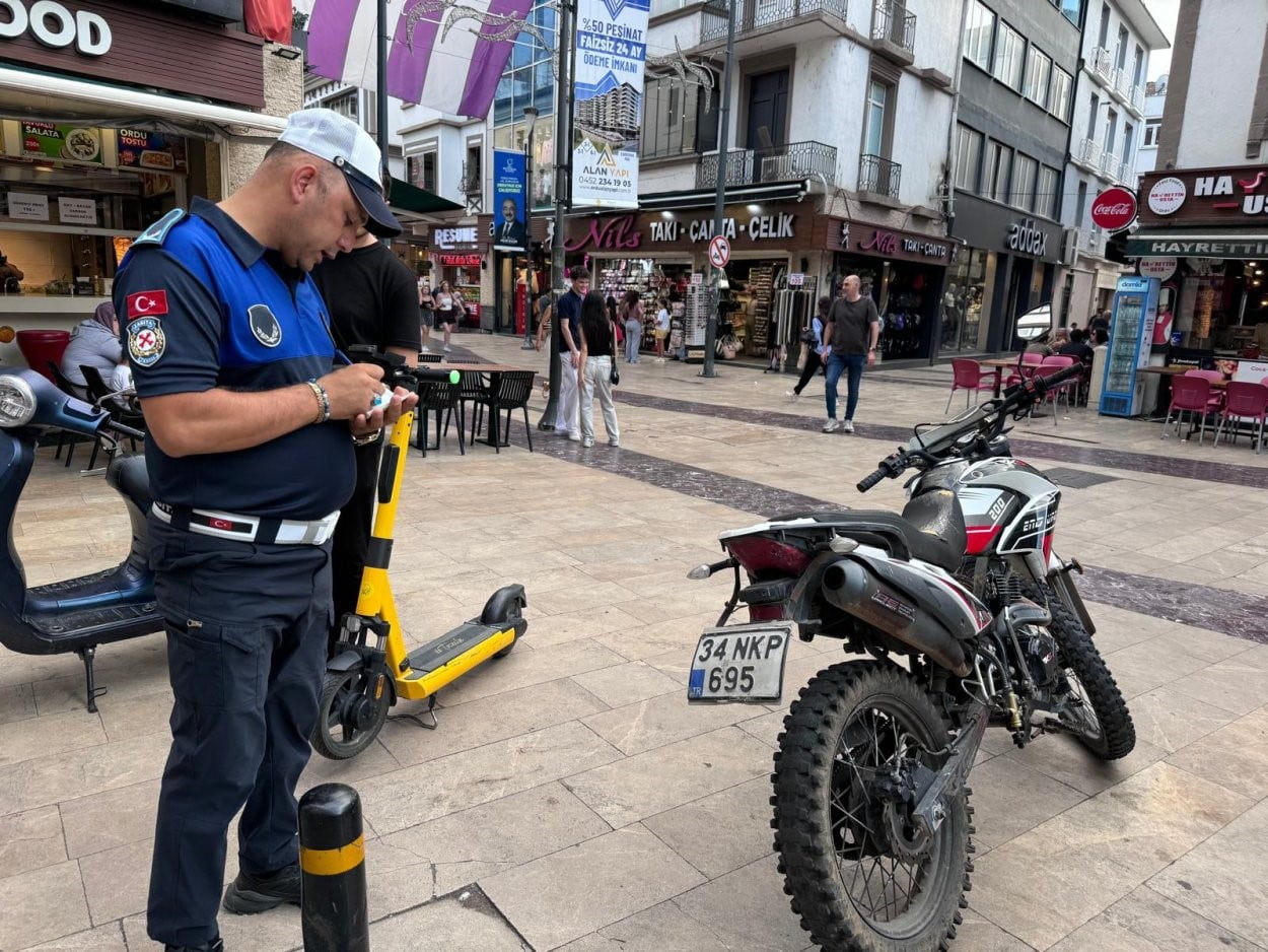 ORDU BÜYÜKŞEHİR BELEDİYESİ ZABITA EKİPLERİ, ARAÇ TRAFİĞİNE KAPALI CADDELERDE MOTOSİKLET VE...