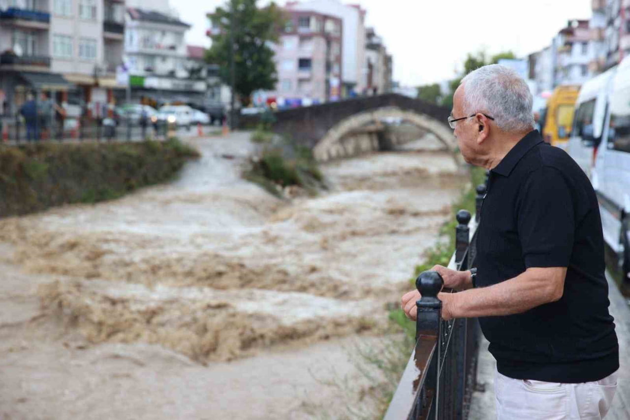 ORDU’DA İKİ GÜNDÜR ETKİSİNİ SÜRDÜREN YAĞIŞLARIN ARDINDAN DERE VE IRMAKLARDA SU SEVİYESİ YÜKSELDİ....