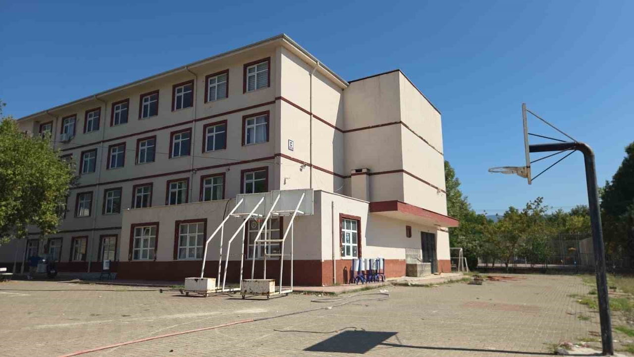 ORHANGAZİ’DE YENİLENECEK OLAN ORHANGAZİ MESLEKİ VE TEKNİK ANADOLU LİSESİ’NİN ATÖLYE VE...