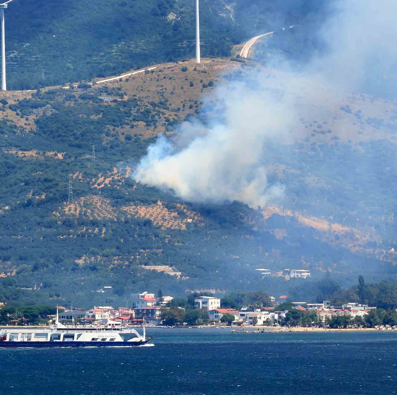 ORMAN YANGININA HAVADAN VE KARADAN MÜDAHALE EDİLİYOR