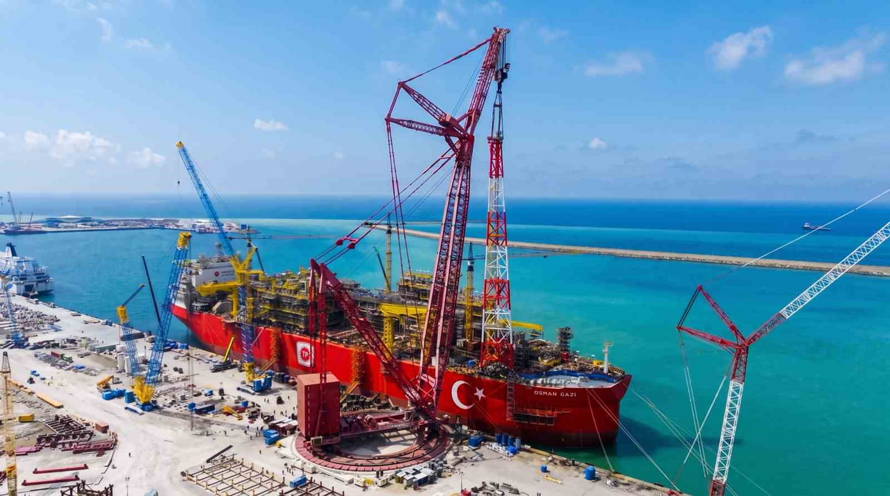 OSMAN GAZİ YÜZER ÜRETİM PLATFORMUNUN 260 TON AĞIRLIĞINDAKİ ALEV KULESİ’NİN MONTAJI...