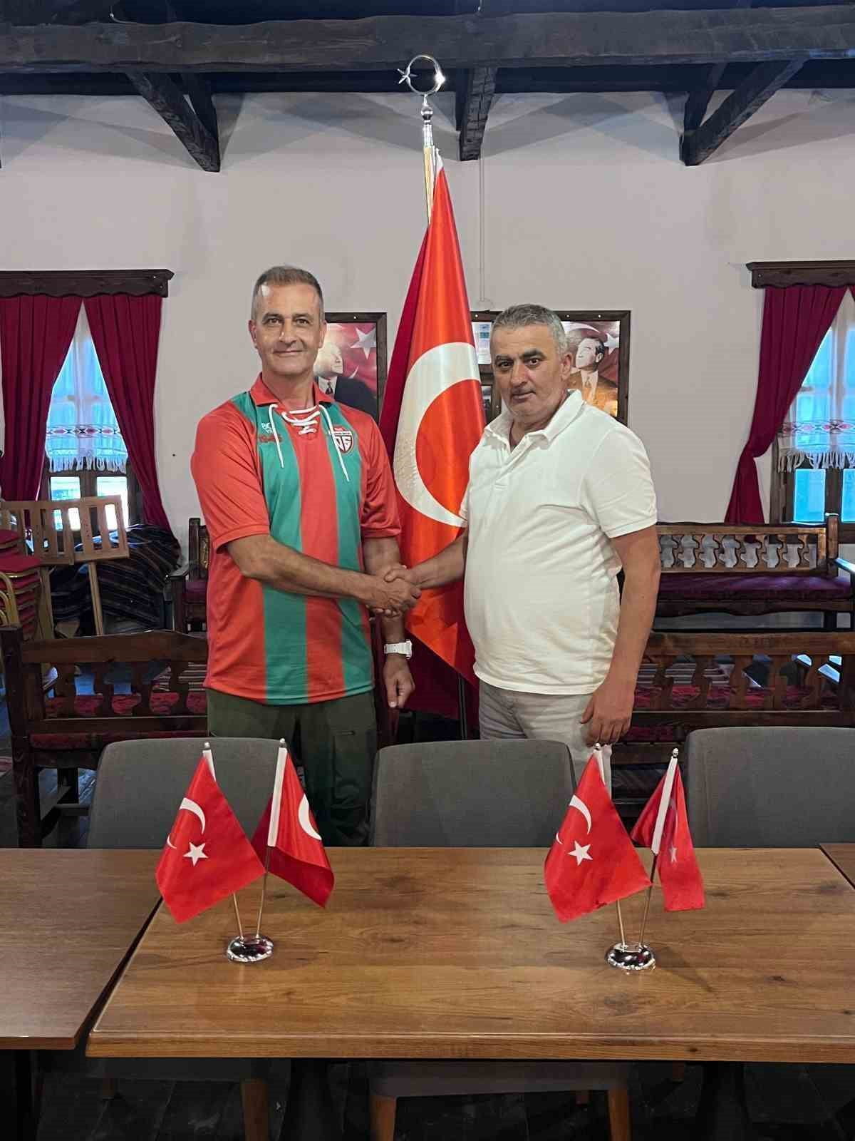 OSMANELİSPOR 'İMPARATOR' LAKAPLI HASAN KOL İLE 'YOLA DEVAM' DEDİ