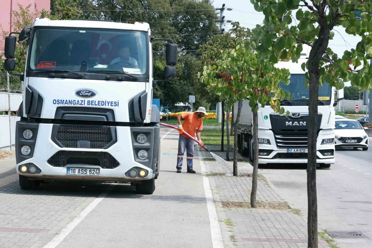 OSMANGAZİ BELEDİYESİ, YOL KENARLARI, PARKLAR VE KAVŞAKLARDA BULUNAN ÇİÇEK, ÇİM VE AĞAÇLARIN...