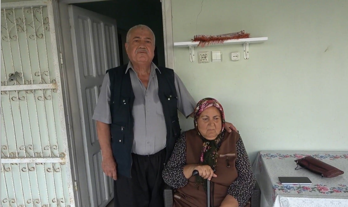OSMANİYE'DE 71 YAŞINDAKİ EMEKLİ HAMDİ YAŞAR KANDEMİR, DİYALİZ HASTASI EŞİNİN 60 BASAMAKLA ULAŞILAN...