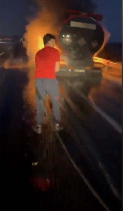 OSMANİYE'NİN DÜZİÇİ İLÇESİNDE TAG OTOYOLU'NDA SEYİR HALİNDEKİ FUEL OİL YÜKLÜ TANKER ALEV ALDI....
