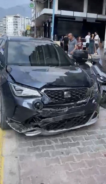 OSMANİYE’NİN DÜZİÇİ İLÇESİNDE İKİ OTOMOBİLİN ÇARPIŞMASI SONUCU MEYDANA GELEN TRAFİK KAZASINDA 2...